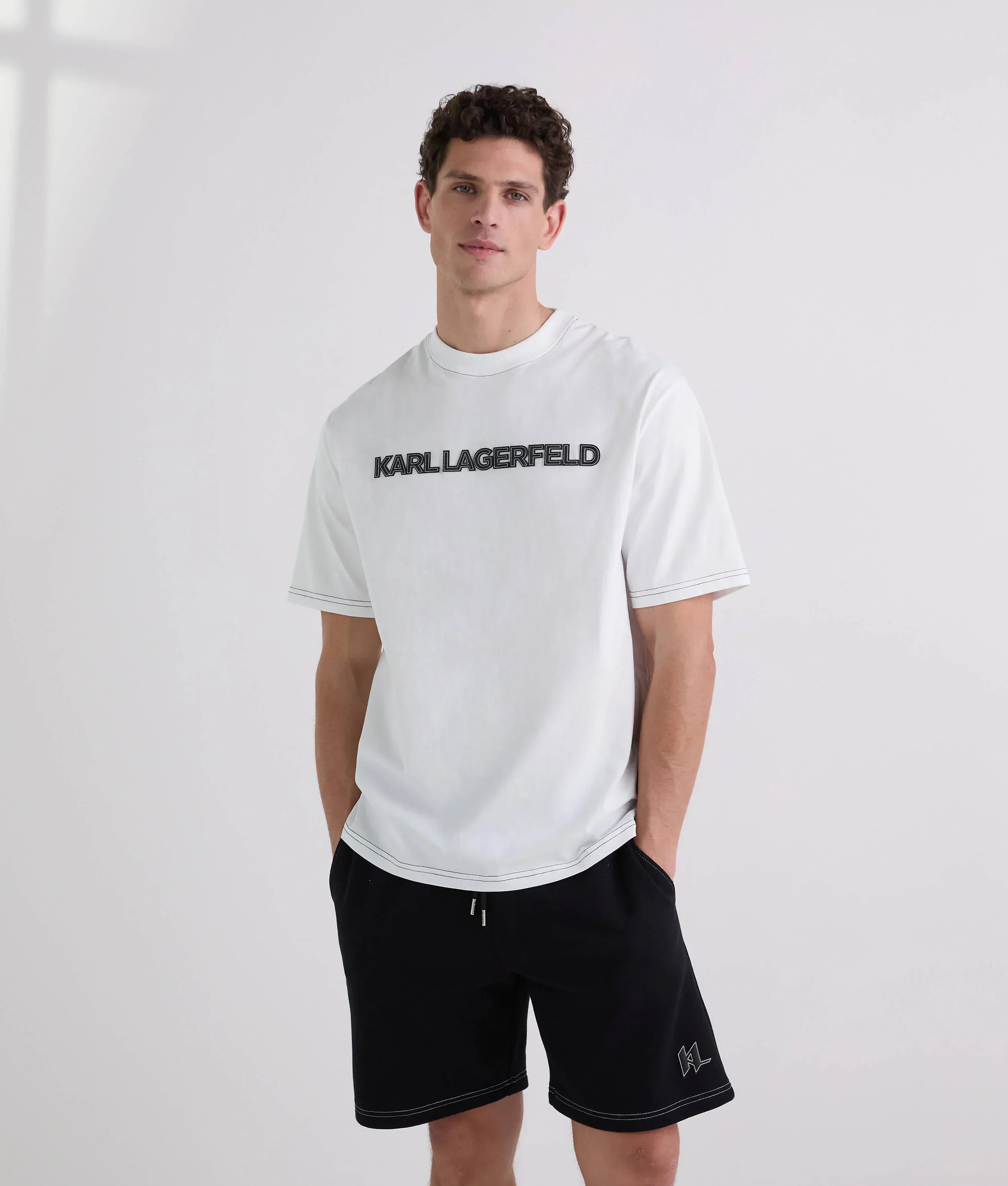 CONTRAST STITCH T-SHIRT