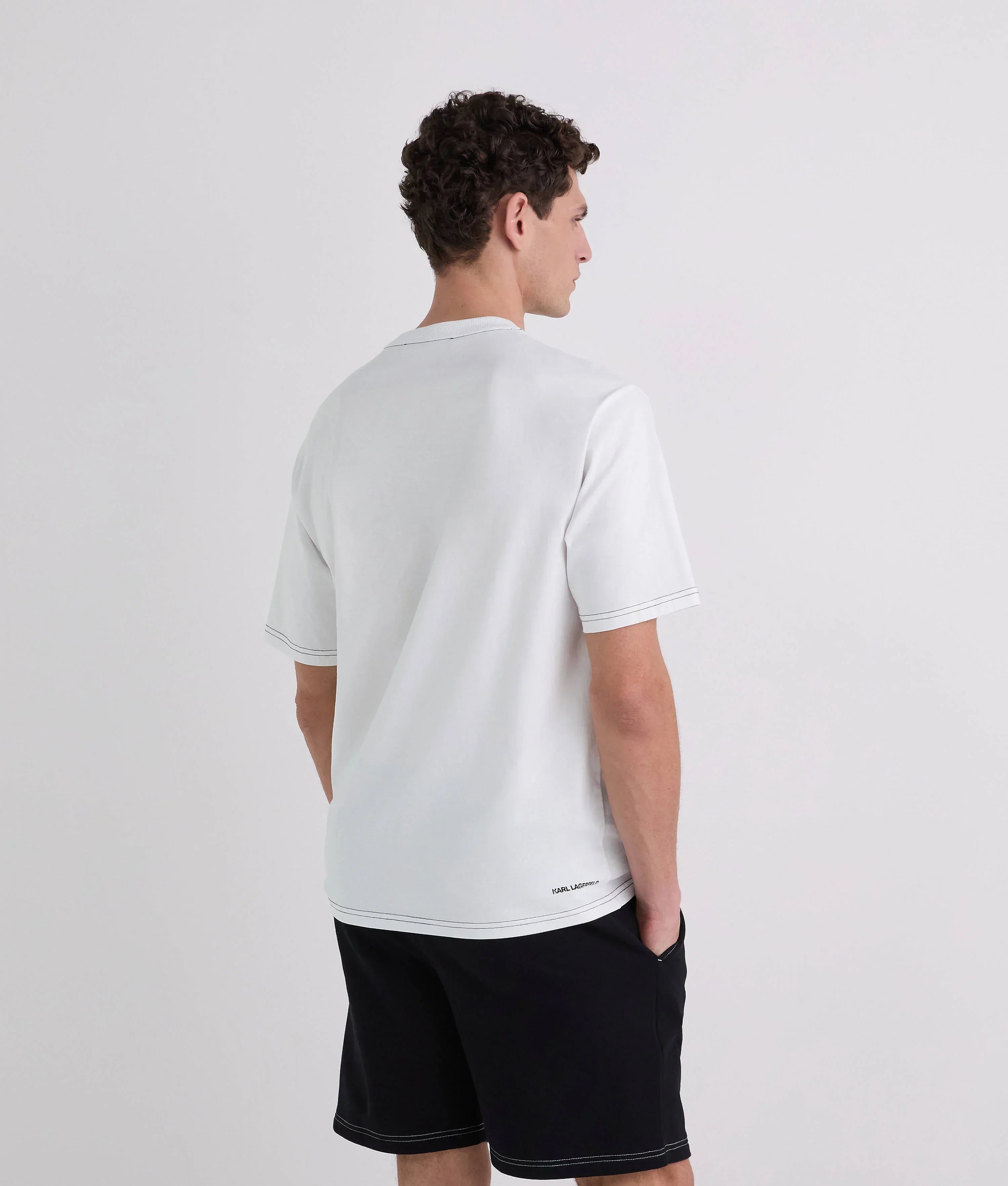 CONTRAST STITCH T-SHIRT